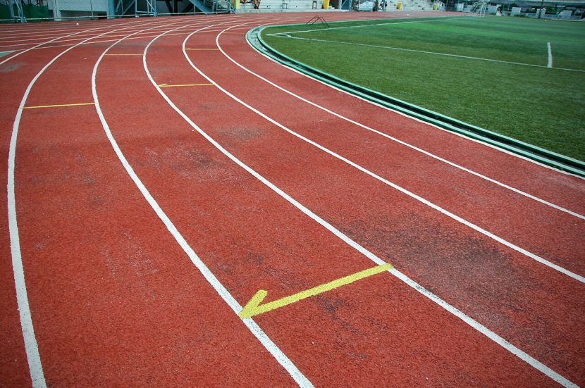 Wat en hoe lang is een atletiekbaan?