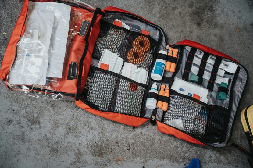 EHBO-kit tijdens wandelen voor wandelaars