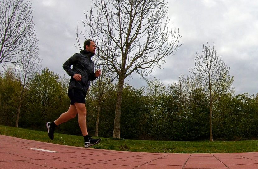 Het hardloopschema voor een snelle 5 kilometer