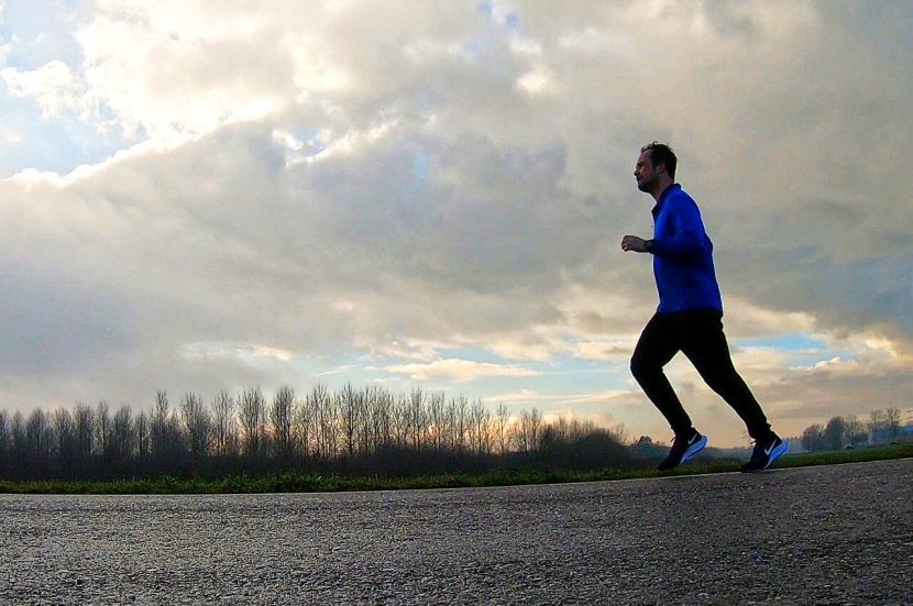 Het hardloopschema van een halve marathon uitlopen