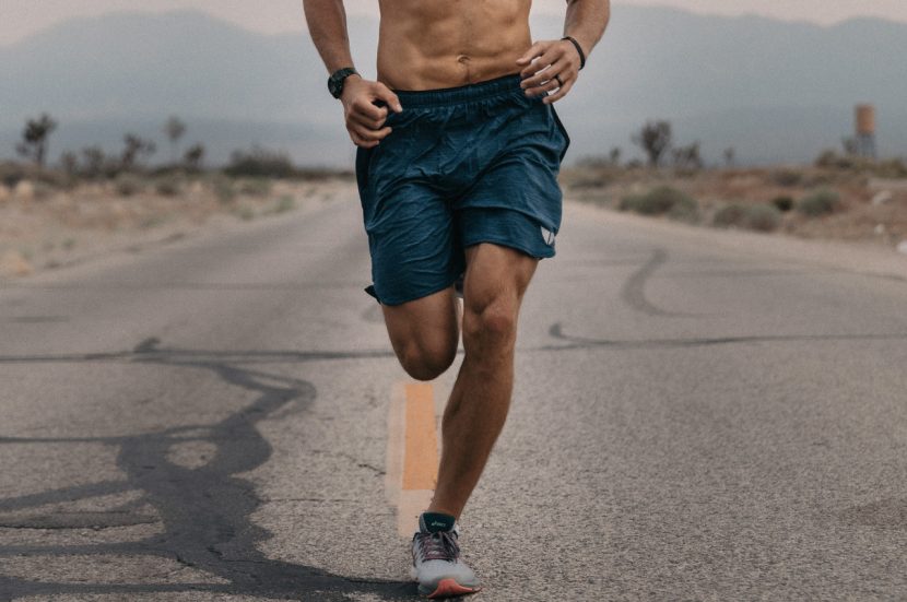Wat doet hardlopen met je buik? En krijg je van hardlopen een strakke buik?