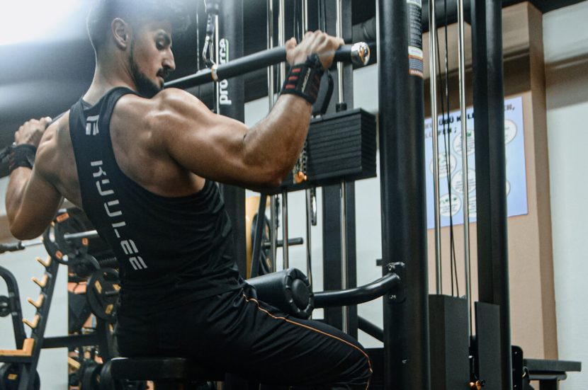 Lat pull down oefening