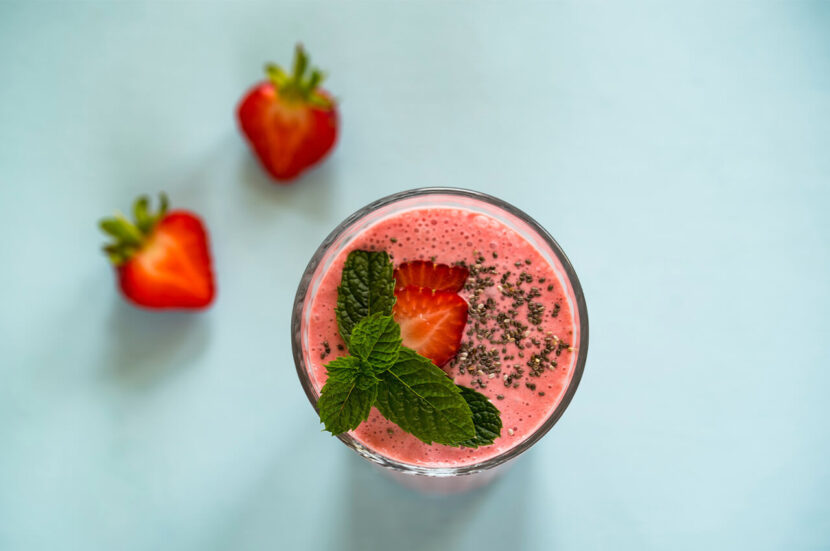 Heerlijke aardbeien smoothie na het hardlopen