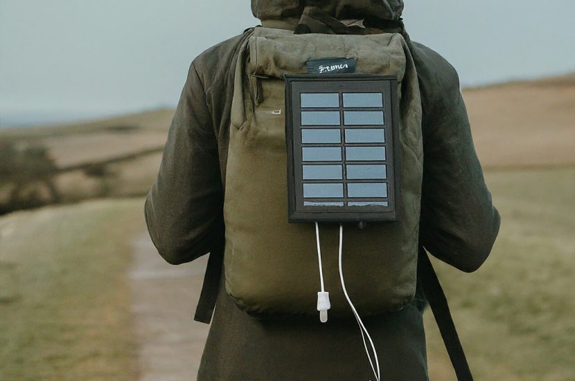 Solar powerbank voor tijdens het wandelen en hiken