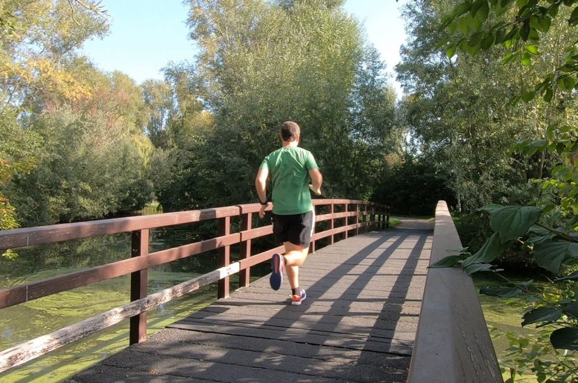 Wat is een goede eindtijd voor een 10 kilometer hardlopen?