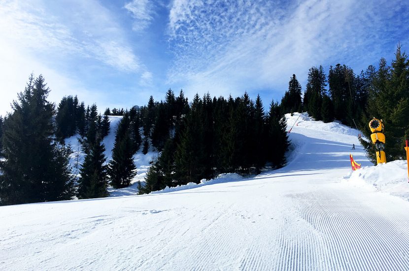 Piste in Sankt Johann met zonnig weer, net geprepareerd